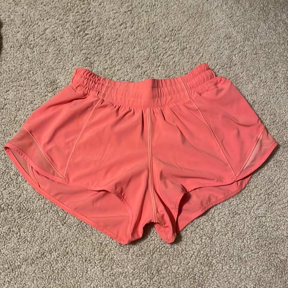 LULULEMON hotty hot shorts in raspberry cream size 4, 2.5”